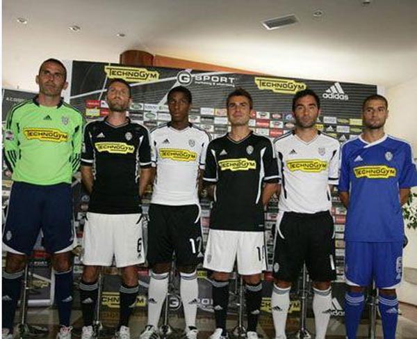 珀斯主帅：塔加特将伤缺一周，库查尔斯基将伤缺两到三周（珀斯主帅称：塔加特休战一周，库查尔斯基伤停两至三周）