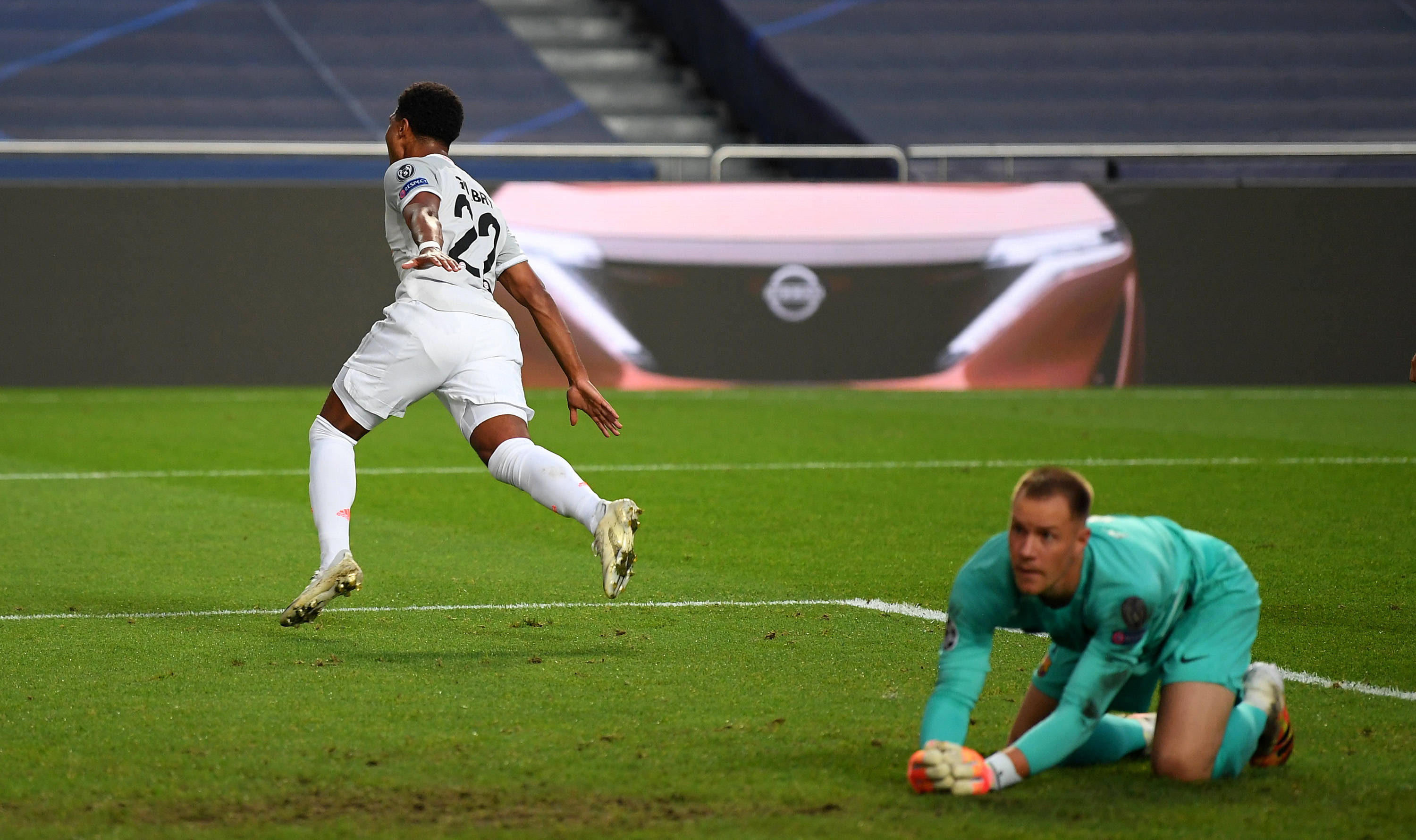 足球世界杯新晋黑马诞生，打法凶猛引世界关注