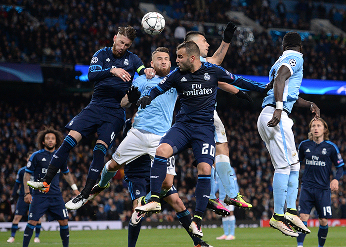 记者：奥斯卡身边人认为他没法继续踢球了，他在体能测试时突感不适