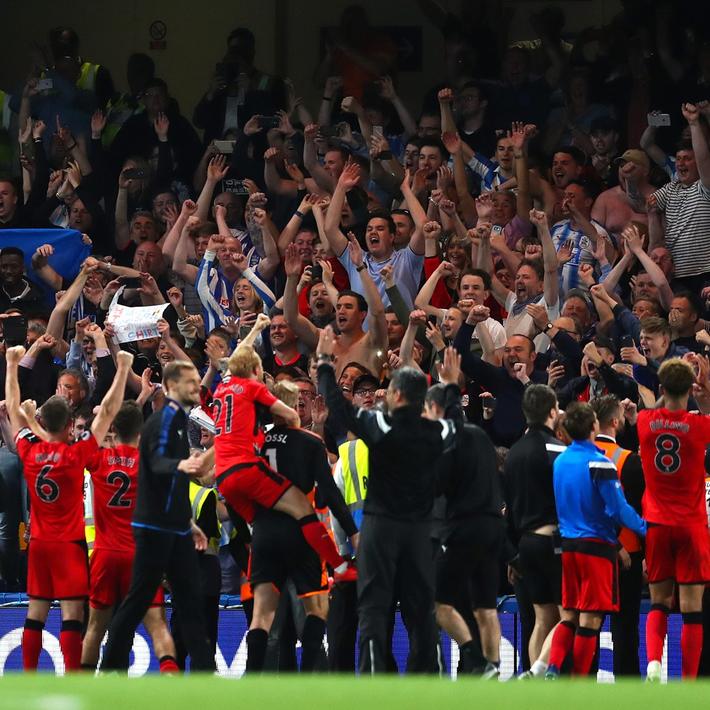 太阳报：贝克汉姆在一家高档酒吧举办派对，庆祝自己封爵